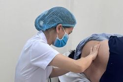 Mới 35 tuổi đã không thể đứng thẳng vì căn bệnh ngày càng trẻ hóa