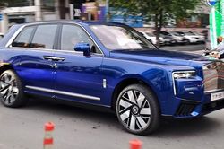 Xe siêu sang Rolls-Royce 40 tỷ của đại gia Sài Gòn gắn biển đấu giá 395 triệu