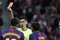 Trọng tài xác nhận sai lầm hủy thẻ đỏ của Barca ở trận thắng Atletico