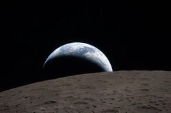 Mãn nhãn với loạt ảnh 'kỳ ảo' cận cảnh Mặt Trăng từ sứ mệnh Artemis II