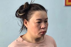 Bắt giữ người phụ nữ vượt rào chắn, hành hung 2 nhân viên đường sắt