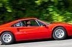 Hàng xóm chơi Ferrari thường nổ máy lúc sáng sớm, đêm khuya khiến cả khu mất ngủ