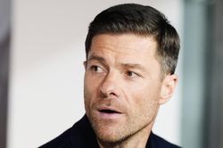 Xabi Alonso sẵn sàng dẫn dắt Man City hoặc Liverpool