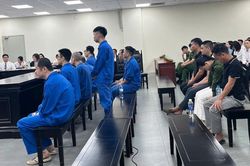 Câu kết với đàn ông ngoại quốc rút tiền tỷ từ nhiều thẻ Visa của người khác