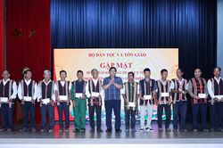 Thứ trưởng Y Thông gặp mặt đại biểu người có uy tín các tỉnh Quảng Ngãi, Gia Lai