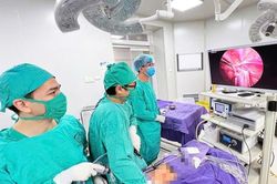 Cứu buồng trứng cho bé gái 9 tuổi nhờ phẫu thuật nội soi kịp thời