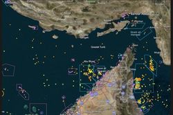 Iran cho phép tối đa 15 tàu qua eo biển Hormuz mỗi ngày