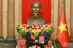 [Ảnh] Bàn giao công tác giữa Tổng Bí thư, Chủ tịch nước Tô Lâm và nguyên Chủ tịch nước Lương Cường