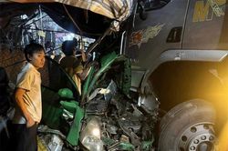 Lâm Đồng: 2 ô tô va chạm, tài xế taxi tử vong tại chỗ