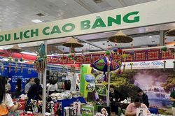 Nhiều gian hàng hút khách tham quan tại Hội chợ Du lịch Quốc tế Việt Nam 2026