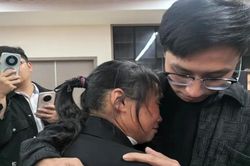 33 năm mới tìm được con, bố liệt giường xúc động bỗng đi lại được