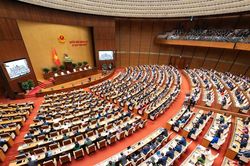 Nghiên cứu tổng kết, sửa đổi tổng thể Hiến pháp phù hợp với thực tiễn