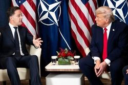 Ông Trump dọa rút Mỹ khỏi NATO ngay trước khi gặp Tổng thư ký Rutte