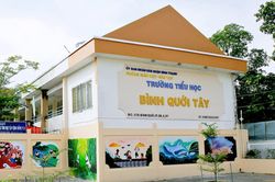 Hơn 100 học sinh trường tiểu ở TPHCM bất ngờ nôn ói, đau bụng, sốt cao