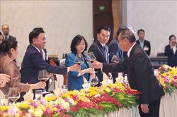 Thường trực Ban Bí thư Trần Cẩm Tú dự chiêu đãi trọng thể của Nhà nước Lào