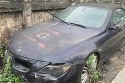 Những chiếc xe sang tiền tỷ bị bỏ quên trên phố
