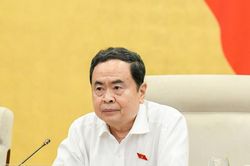 Thống nhất trình Quốc hội xem xét, quyết định các mức thuế đối với xăng, dầu