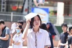 Học sinh lớp 12 đối mặt 'áp lực kép' trong giai đoạn nước rút