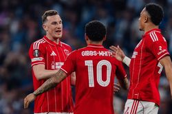 Tứ kết Europa League: Aston Villa thăng hoa, Porto rơi chiến thắng
