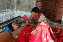6 năm chăm vợ sống thực vật, người đàn ông kiệt quệ khi cha ung thư, mẹ tai nạn