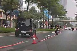 Người đi bộ tử vong sau va chạm với ô tô Mercedes G63 ở Hà Nội