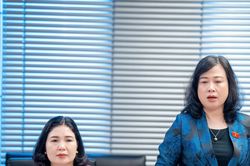 Bộ trưởng Y tế nói lý do 2 bệnh viện 'như khách sạn 5 sao' chưa thể hoạt động