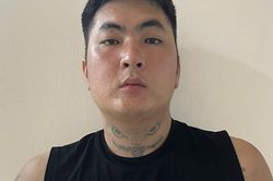 Bị đàn anh chửi, nam thanh niên mang dao đến tận nhà chém để 'dằn mặt'