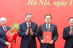 Tổng Bí thư, Chủ tịch nước trao quyết định chỉ định nhân sự Đảng ủy Quốc hội nhiệm kỳ mới