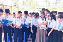 Lan tỏa tình yêu biển đảo đến hơn 3.000 cán bộ, nhân dân, học sinh tỉnh Lâm Đồng
