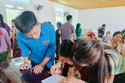 Thuận Hòa khai giảng lớp xóa mù chữ tại thôn Minh Tiến