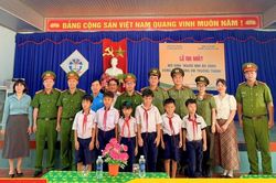 Ra mắt mô hình 'Người anh áo xanh - đồng hành cùng em trưởng thành'