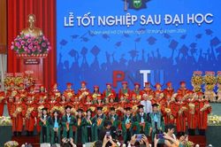Gần 1.000 bác sĩ, thạc sĩ, tiến sĩ tốt nghiệp Trường Đại học Y khoa Phạm Ngọc Thạch
