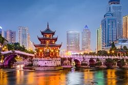Trung Quốc ghi nhận bùng nổ giao thương biên giới, khách quốc tế tăng mạnh