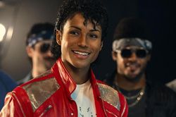 Phim về '&ocirc;ng ho&agrave;ng nhạc Pop' Michael Jackson sắp ra rạp Việt