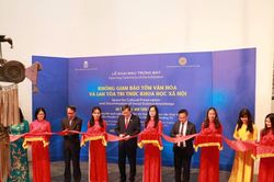 Khai mạc trưng bày về dòng chảy lịch sử - văn hóa Việt Nam