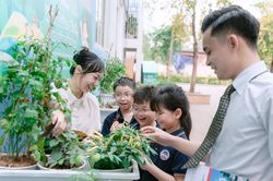 Vườn ươm học đường: Elmich Việt Nam gieo mầm sống xanh từ những điều nhỏ bé