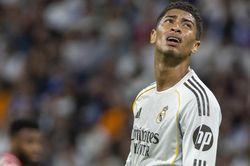 Real Madrid 'dâng' La Liga cho Barca: Bất an đấu Bayern Munich