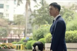 Diễn viên Ngọc Thủy lên tiếng về cảnh quỳ gối trước Mạnh Trường