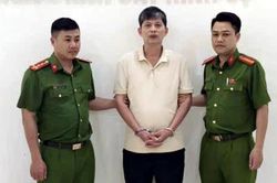 Bắt tạm giam người đỗ ô tô chắn barie tại tầng hầm chung cư ở Hà Nội