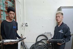 Nhiều trường hợp tự nguyện giao nộp pô xe, lốp xe mô tô không đúng kết cấu phương tiện