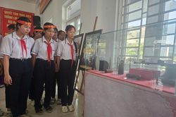 Triển lãm chuyên đề 'Huế - Dấu ấn lịch sử và hành trình vươn lên trong kỷ nguyên mới'