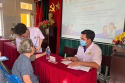 Khám bệnh miễn phí cho người dân Huế hưởng ứng Ngày Sức khỏe toàn dân