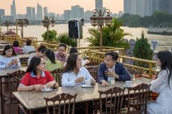 Trà chiều 'lên thuyền': Trend chill mới giữa lòng Sài Gòn