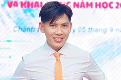 Ca sĩ 'Mưa bụi' nổi tiếng Việt Nam là thầy giáo dạy Toán suốt 40 năm