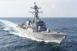 Hai tàu chiến Mỹ đi qua eo biển Hormuz, đàm phán ở Pakistan vẫn tiếp tục