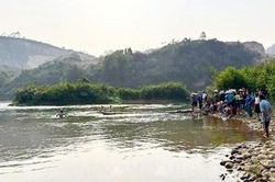 Hai vụ đuối nước cách nhau nửa giờ trên cùng con sông, 3 học sinh tử vong