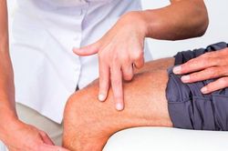 Nhức mỏi xương khớp, xoa rượu ngâm có khỏi?