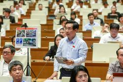 Đề xuất Hà Nội cho đỗ xe trên vỉa hè có điều kiện