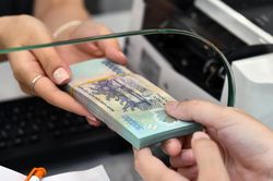 Ngân hàng đồng loạt giảm lãi suất; đột xuất thanh tra một doanh nghiệp vàng
