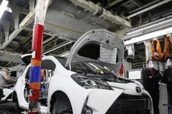 Từ Hybrid đến EV: Khoảng cách và cuộc rượt đuổi sinh tồn nghẹt thở của người Nhật